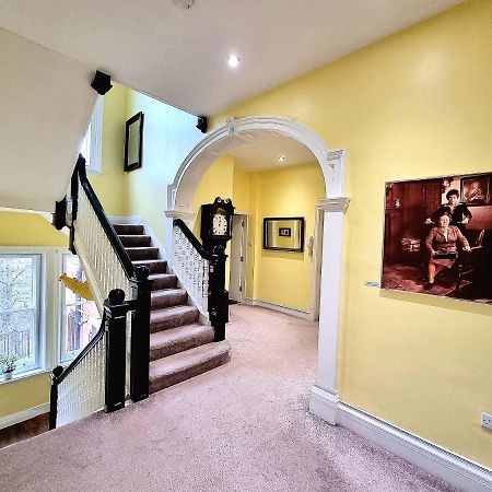 Spacious Retreat With River Views Near Peak District Матлок Экстерьер фото