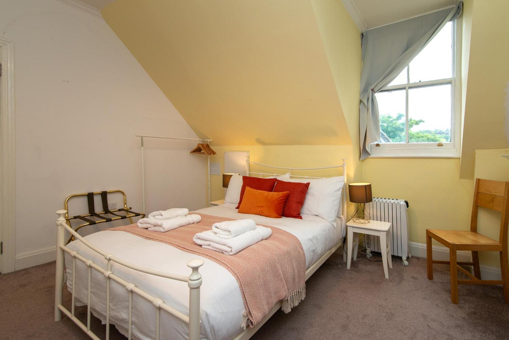 Spacious Retreat With River Views Near Peak District Матлок Экстерьер фото