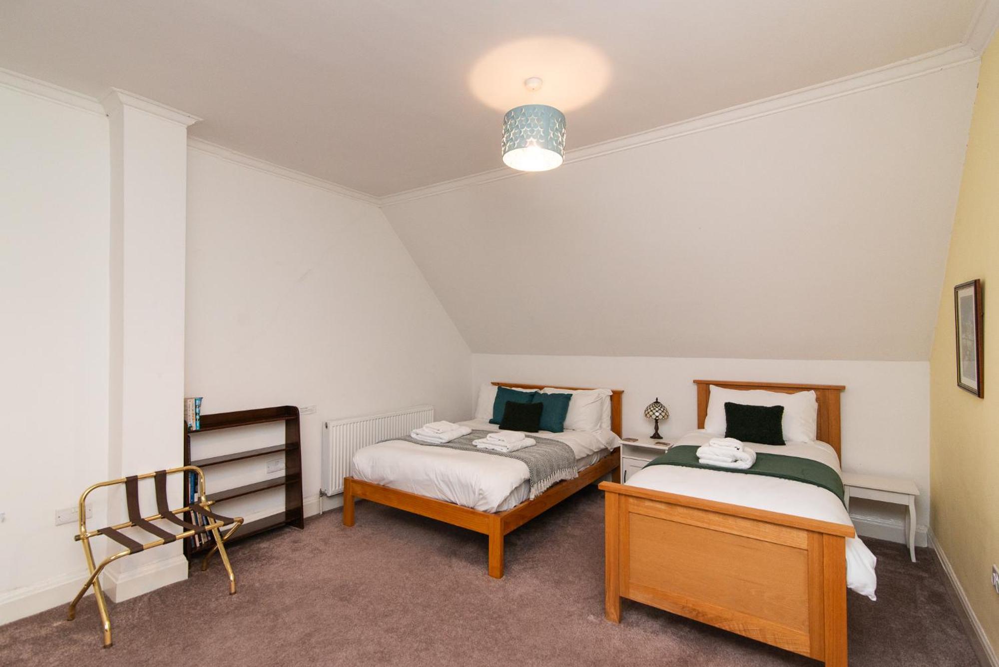 Spacious Retreat With River Views Near Peak District Матлок Экстерьер фото