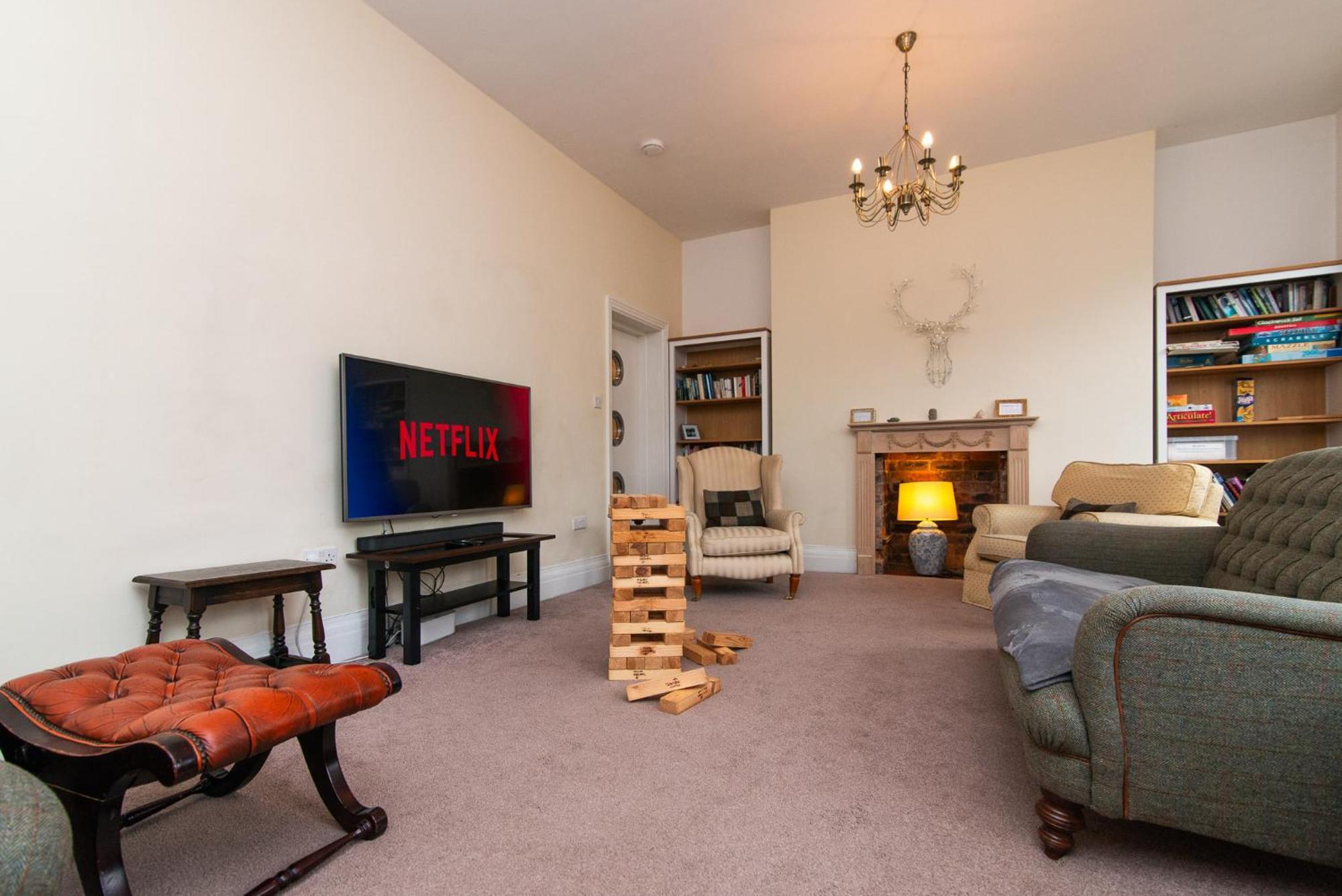 Spacious Retreat With River Views Near Peak District Матлок Экстерьер фото