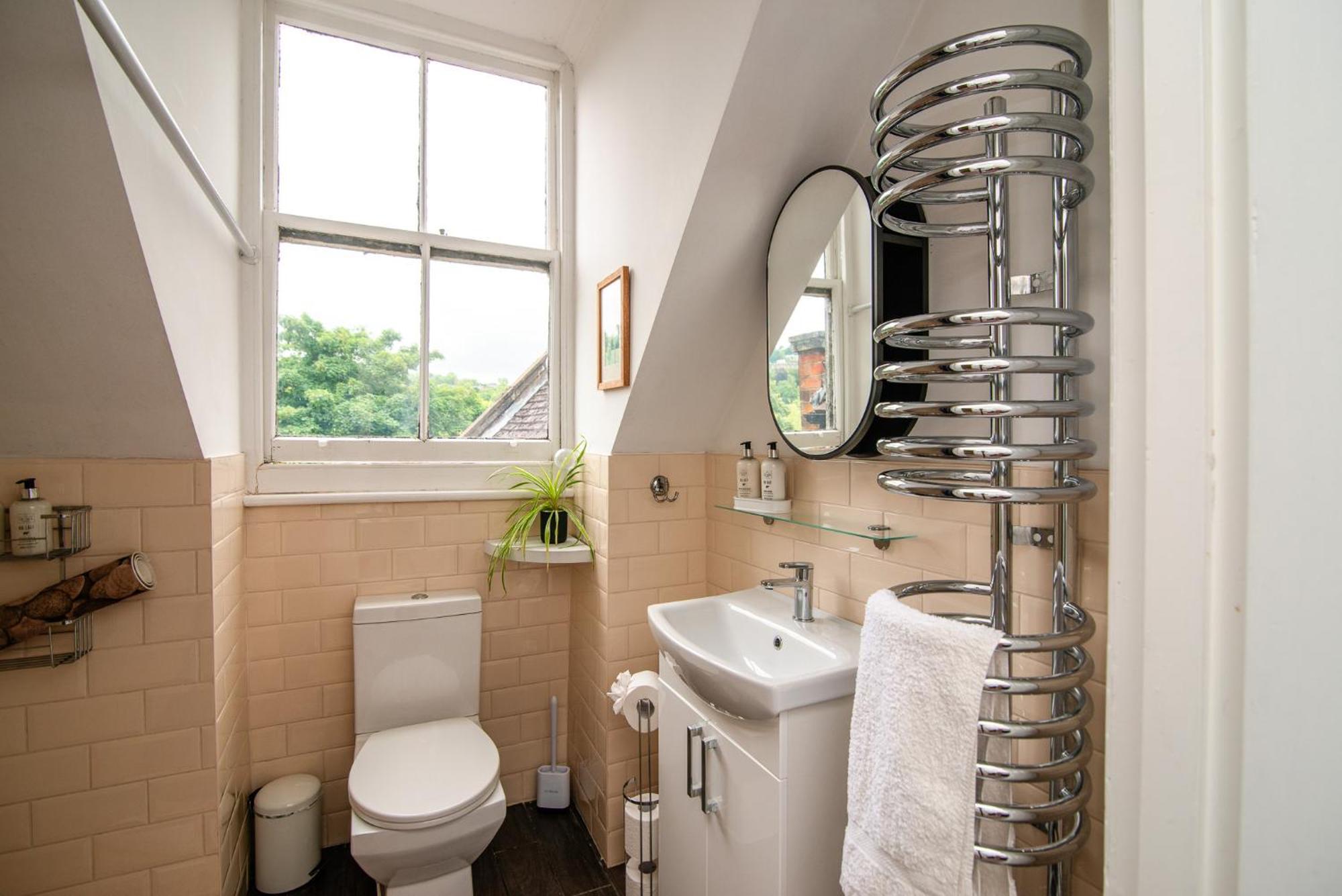 Spacious Retreat With River Views Near Peak District Матлок Экстерьер фото