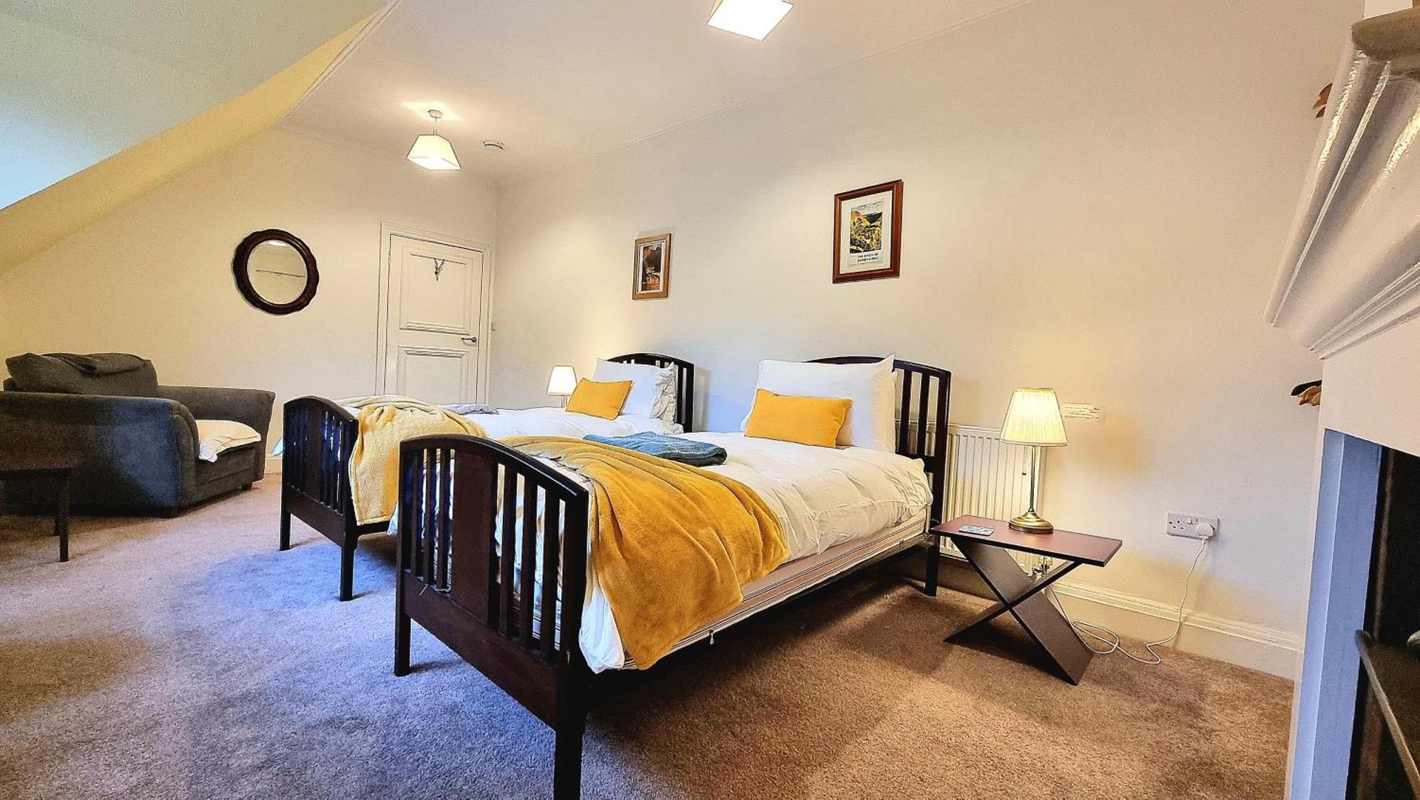 Spacious Retreat With River Views Near Peak District Матлок Экстерьер фото